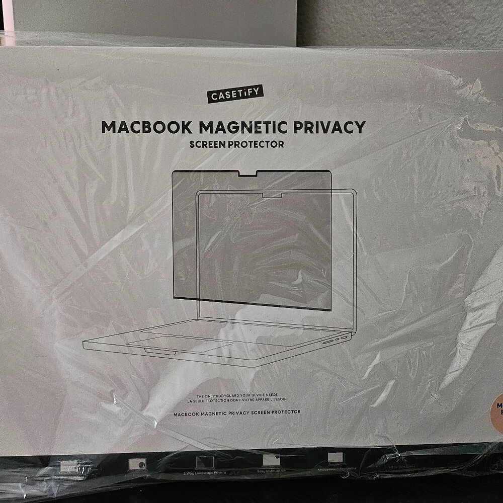 Magnetic Laptop Privacy and Protection Screen by Casetify - Macbook Pro 16